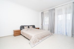 Home 05 300x200